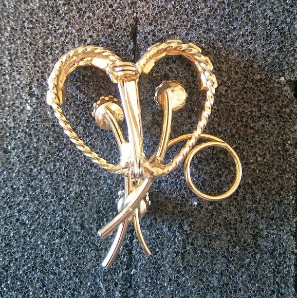 Vintage Heart shaped Brooch / Pin - Picture 2 of 2